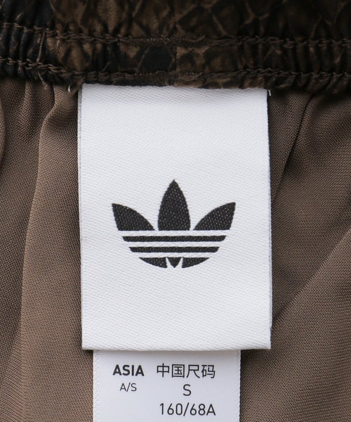 adidas Originals(アディダスオリジナルス)の「adidas originals SATIN SNAKE PRINT WIDE LEG TRACK PANTS(その他パンツ・レディース・ブラウン/ベージュ・LARGE/MEDIUM)」の7枚目の写真
