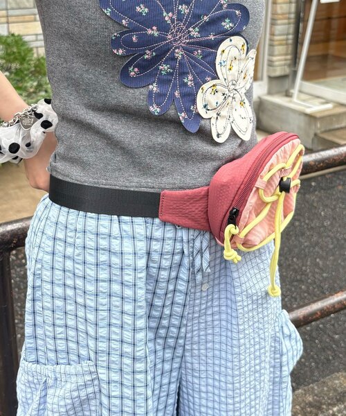 CIAOPANIC(チャオパニック)の「バイカラーコードウエストBAG(ボディバッグ/ウエストポーチ・レディース・イエロー/ピンク/ブルー・ONE SIZE)」の13枚目の写真