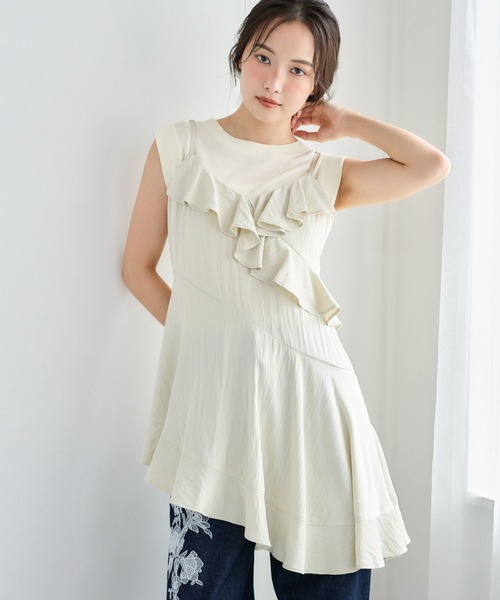 mysty woman(ミスティウーマン)の「アシメヘムフリルキリカエキャミ 1055378(シャツ/ブラウス・レディース・ホワイト系その他/ワインレッド/ブラック・FREE)」の2枚目の写真