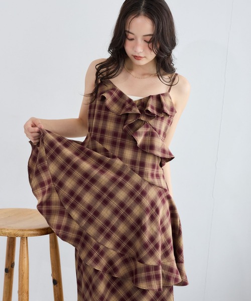 mysty woman(ミスティウーマン)の「アシメヘムフリルキリカエキャミ 1055378(シャツ/ブラウス・レディース・ホワイト系その他/ワインレッド/ブラック・FREE)」の1枚目の写真