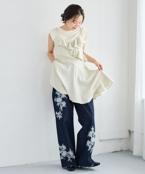 mysty woman(ミスティウーマン)の「アシメヘムフリルキリカエキャミ 1055378(シャツ/ブラウス・レディース・ホワイト系その他/ワインレッド/ブラック・FREE)」の5枚目の写真