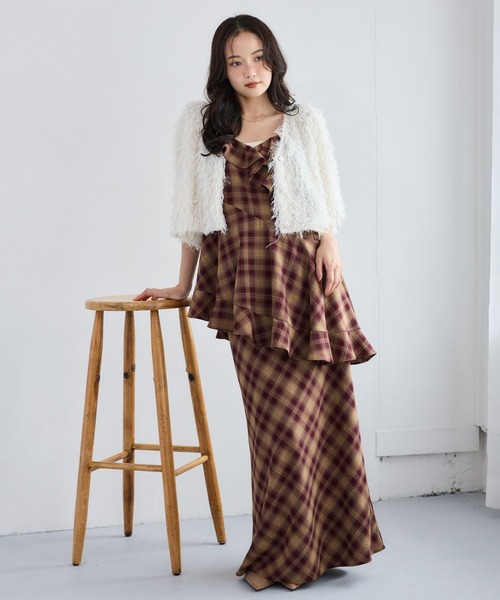 mysty woman(ミスティウーマン)の「アシメヘムフリルキリカエキャミ 1055378(シャツ/ブラウス・レディース・ホワイト系その他/ワインレッド/ブラック・FREE)」の14枚目の写真