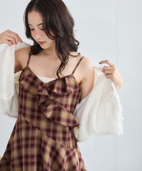 mysty woman(ミスティウーマン)の「アシメヘムフリルキリカエキャミ 1055378(シャツ/ブラウス・レディース・ホワイト系その他/ワインレッド/ブラック・FREE)」の17枚目の写真