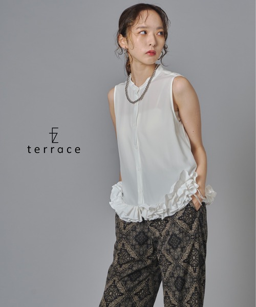 terrace(テラス)の「シルキージョーゼットフリルノースリーブブラウス(シャツ/ブラウス・レディース・ブラック/チャコール/オフホワイト・FREE)」の1枚目の写真