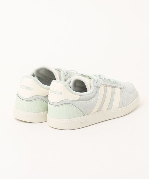 adidas(アディダス)の「adidas アディダス BREAKNET SLEEK SUEDE レディーススニーカー ロープロファイル(ブレイクネットスリークスエード) KK2221 リネングリーン/オフホワイト(スニーカー・レディース・カーキ・24.0cm/23.5cm/23.0cm/22.5cm/25.0cm/24.5cm)」の2枚目の写真