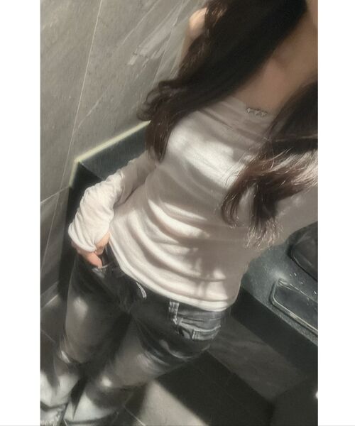 PLEASENOFOLLOW（プリーズノーフォロー）の「Halo Unbal Shirring Long Sleeve Top (Dusty Pink)（Tシャツ/カットソー・レディース・その他・FREE）」の3枚目の写真
