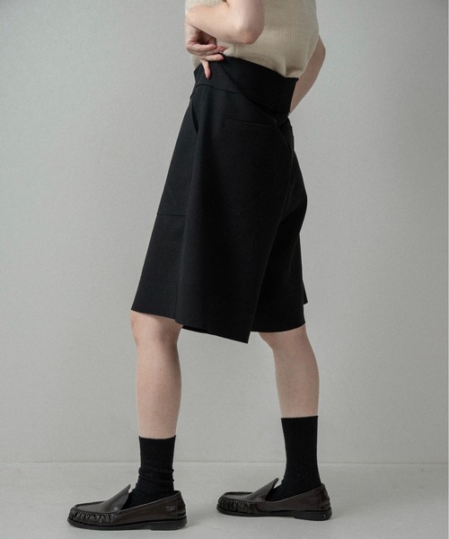 lawgy（ラウジー）の「high waist elasticity half pants / ハイウエストエラスティシティハーフパンツ（その他パンツ・レディース・ブラック/ブルー系・FREE）」の4枚目の写真
