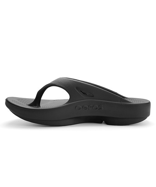 OOFOS(ウーフォス)の「OOFOS/ウーフォス OOriginal リカバリーサンダル(サンダル・メンズ・ブラック・4/6/8/3/5/7)」の8枚目の写真