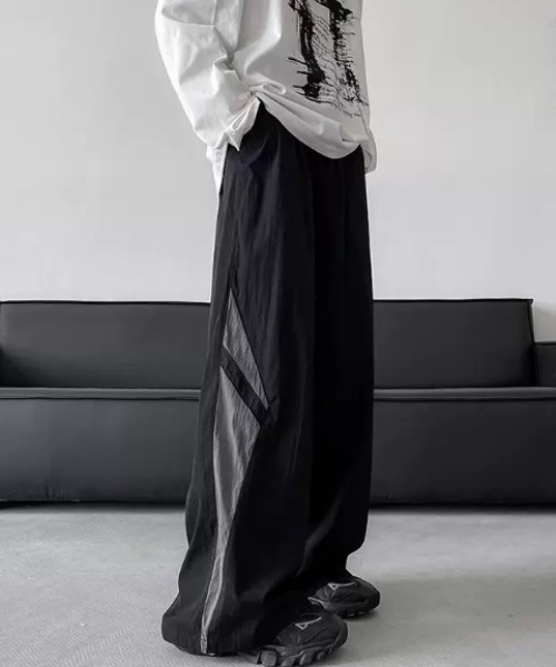 WYZ wear(ダブリューワイジィーウェア)の「サイドデザイントラックワイドパンツ/ユニセックス(その他パンツ・メンズ・ブラック/グレー・XL/L/M)」の7枚目の写真