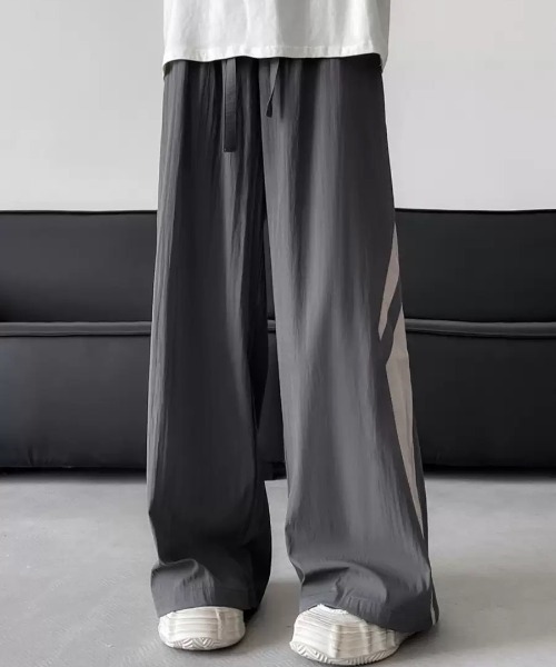WYZ wear(ダブリューワイジィーウェア)の「サイドデザイントラックワイドパンツ/ユニセックス(その他パンツ・メンズ・ブラック/グレー・XL/L/M)」の11枚目の写真
