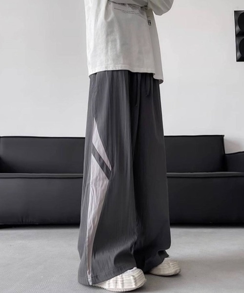WYZ wear(ダブリューワイジィーウェア)の「サイドデザイントラックワイドパンツ/ユニセックス(その他パンツ・メンズ・ブラック/グレー・XL/L/M)」の14枚目の写真