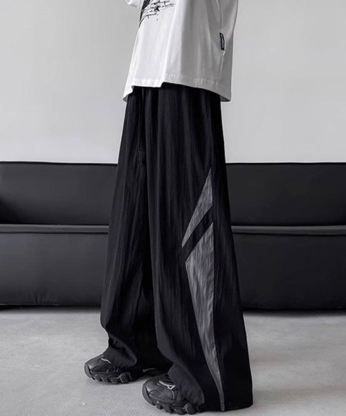 WYZ wear(ダブリューワイジィーウェア)の「サイドデザイントラックワイドパンツ/ユニセックス(その他パンツ・メンズ・ブラック/グレー・XL/L/M)」の4枚目の写真