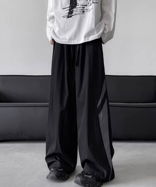 WYZ wear(ダブリューワイジィーウェア)の「サイドデザイントラックワイドパンツ/ユニセックス(その他パンツ・メンズ・ブラック/グレー・XL/L/M)」の3枚目の写真