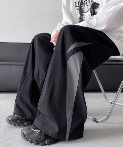 WYZ wear(ダブリューワイジィーウェア)の「サイドデザイントラックワイドパンツ/ユニセックス(その他パンツ・メンズ・ブラック/グレー・XL/L/M)」の8枚目の写真