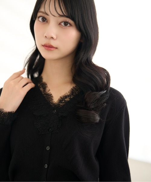 krahe（クレーエ）の「Vネックレースニットカーディガン（Tシャツ/カットソー・レディース・アイボリー/ベージュ/ブラック・FREE）」の2枚目の写真