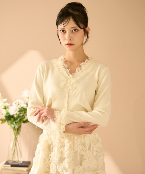 krahe（クレーエ）の「Vネックレースニットカーディガン（Tシャツ/カットソー・レディース・アイボリー/ベージュ/ブラック・FREE）」の11枚目の写真