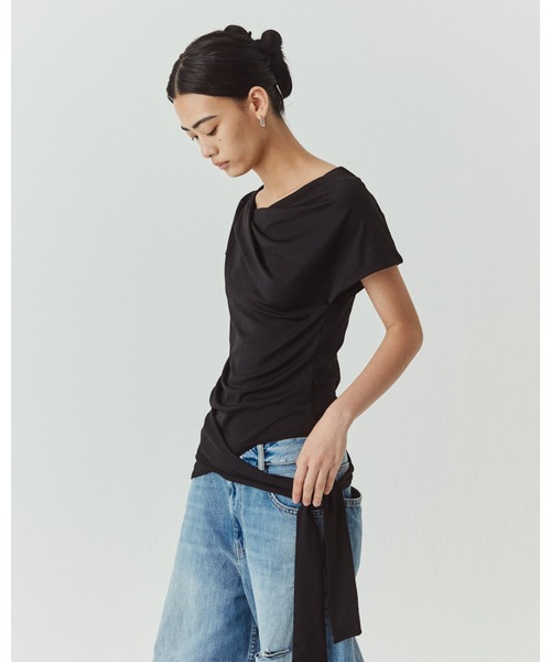kiehtova（キエトヴァ）の「【kiehtova】SIENA DRAPE TOPS/シエナ ドレープトップス（Tシャツ/カットソー・レディース・ブラウン/ブラック/ホワイト・FREE）」の8枚目の写真