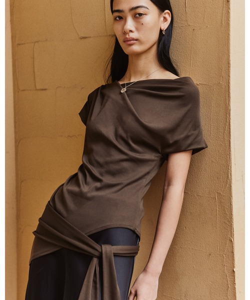 kiehtova（キエトヴァ）の「【kiehtova】SIENA DRAPE TOPS/シエナ ドレープトップス（Tシャツ/カットソー・レディース・ブラウン/ブラック/ホワイト・FREE）」の16枚目の写真