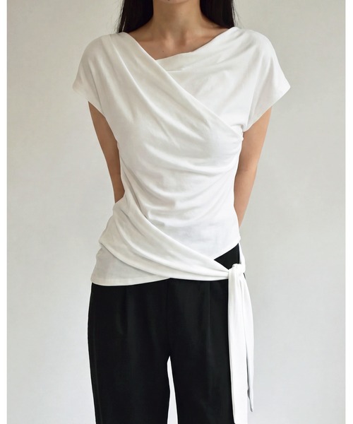 kiehtova（キエトヴァ）の「【kiehtova】SIENA DRAPE TOPS/シエナ ドレープトップス（Tシャツ/カットソー・レディース・ブラウン/ブラック/ホワイト・FREE）」の6枚目の写真