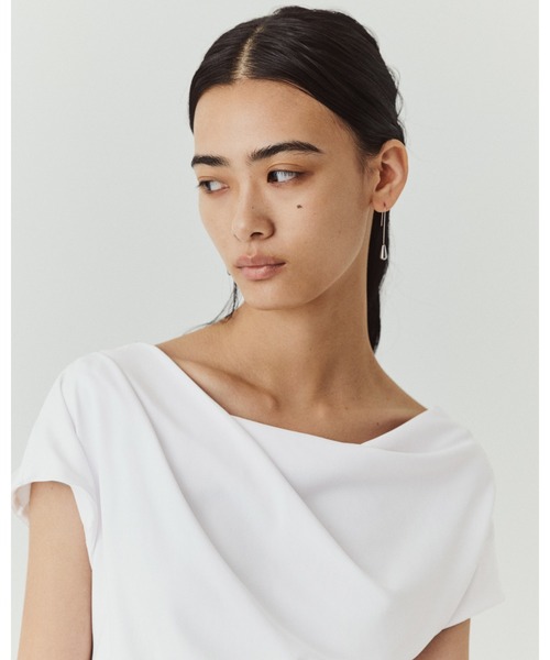 kiehtova（キエトヴァ）の「【kiehtova】SIENA DRAPE TOPS/シエナ ドレープトップス（Tシャツ/カットソー・レディース・ブラウン/ブラック/ホワイト・FREE）」の13枚目の写真