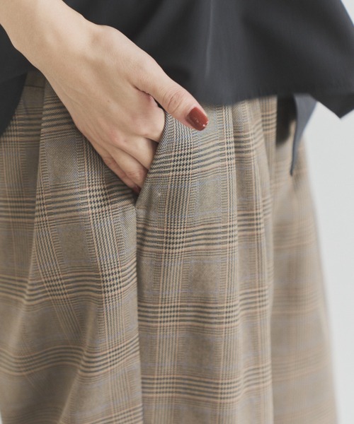 ELNEsoi(エルネソワ)の「チェック柄ツータックワイドパンツ(その他パンツ・レディース・ベージュ/チャコールグレー・FREE)」の7枚目の写真