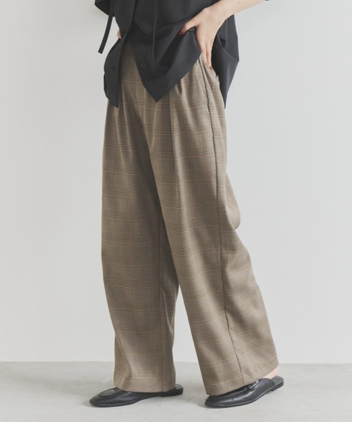ELNEsoi(エルネソワ)の「チェック柄ツータックワイドパンツ(その他パンツ・レディース・ベージュ/チャコールグレー・FREE)」の3枚目の写真
