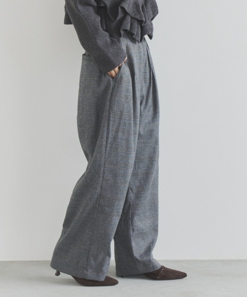 ELNEsoi(エルネソワ)の「チェック柄ツータックワイドパンツ(その他パンツ・レディース・ベージュ/チャコールグレー・FREE)」の12枚目の写真