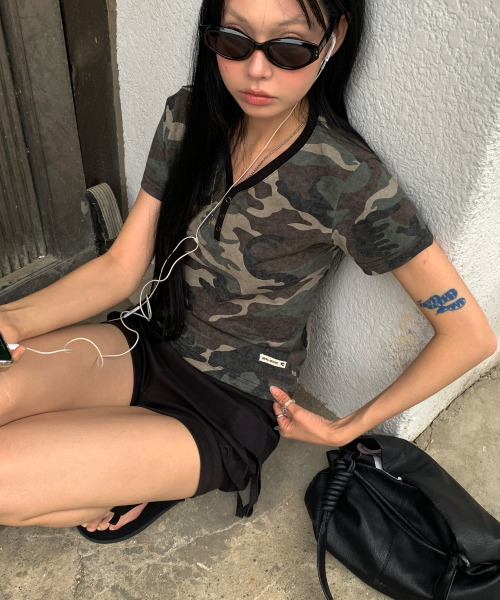 SOHUL(ソフル)の「カムスナップV-T(カーキ)(Tシャツ/カットソー・レディース・その他・FREE)」の3枚目の写真