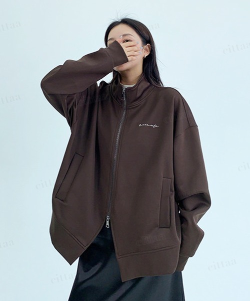 Dalfwin(ダールフィン)の「RICECAKE刺繍ロゴダブルジップハイネックジャケット(ブルゾン・レディース・ブラック/ダークグレー/ダークブラウン・FREE)」の22枚目の写真