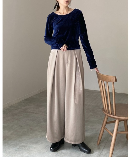 She's Closet(シーズクローゼット)の「バックオープンショート丈ボートネック長袖ベロアトップス(Tシャツ/カットソー・レディース・ブラック/ブラウン/ネイビー/グレイッシュベージュ・FREE)」の18枚目の写真