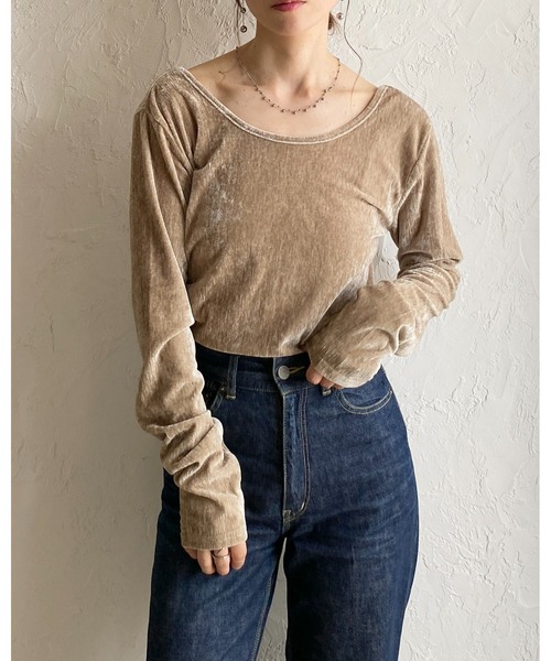 She's Closet(シーズクローゼット)の「バックオープンショート丈ボートネック長袖ベロアトップス(Tシャツ/カットソー・レディース・ブラック/ブラウン/ネイビー/グレイッシュベージュ・FREE)」の13枚目の写真