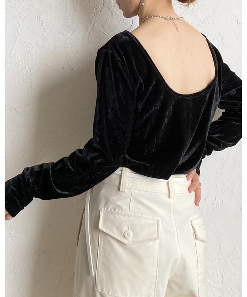 She's Closet(シーズクローゼット)の「バックオープンショート丈ボートネック長袖ベロアトップス(Tシャツ/カットソー・レディース・ブラック/ブラウン/ネイビー/グレイッシュベージュ・FREE)」の14枚目の写真