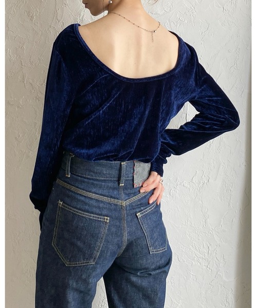 She's Closet(シーズクローゼット)の「バックオープンショート丈ボートネック長袖ベロアトップス(Tシャツ/カットソー・レディース・ブラック/ブラウン/ネイビー/グレイッシュベージュ・FREE)」の17枚目の写真