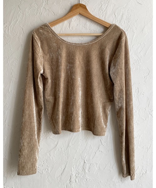 She's Closet(シーズクローゼット)の「バックオープンショート丈ボートネック長袖ベロアトップス(Tシャツ/カットソー・レディース・ブラック/ブラウン/ネイビー/グレイッシュベージュ・FREE)」の6枚目の写真