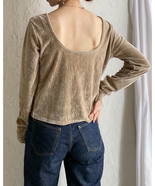 She's Closet(シーズクローゼット)の「バックオープンショート丈ボートネック長袖ベロアトップス(Tシャツ/カットソー・レディース・ブラック/ブラウン/ネイビー/グレイッシュベージュ・FREE)」の9枚目の写真