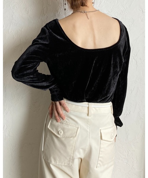 She's Closet(シーズクローゼット)の「バックオープンショート丈ボートネック長袖ベロアトップス(Tシャツ/カットソー・レディース・ブラック/ブラウン/ネイビー/グレイッシュベージュ・FREE)」の11枚目の写真