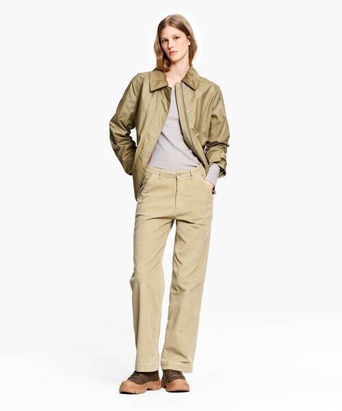AIGLE(エーグル)の「コーデュロイ ワイドレッグ ワークパンツ(チノパンツ・レディース・ベージュ・36/40/38)」の6枚目の写真