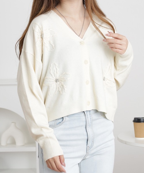 Miunelora(ミューネローラ)の「Miunelora フラワー刺繍ニットカーデ(カーディガン/ボレロ・レディース・アイボリー/グレイッシュベージュ/ブラック・38)」の4枚目の写真