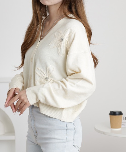 Miunelora(ミューネローラ)の「Miunelora フラワー刺繍ニットカーデ(カーディガン/ボレロ・レディース・アイボリー/グレイッシュベージュ/ブラック・38)」の9枚目の写真