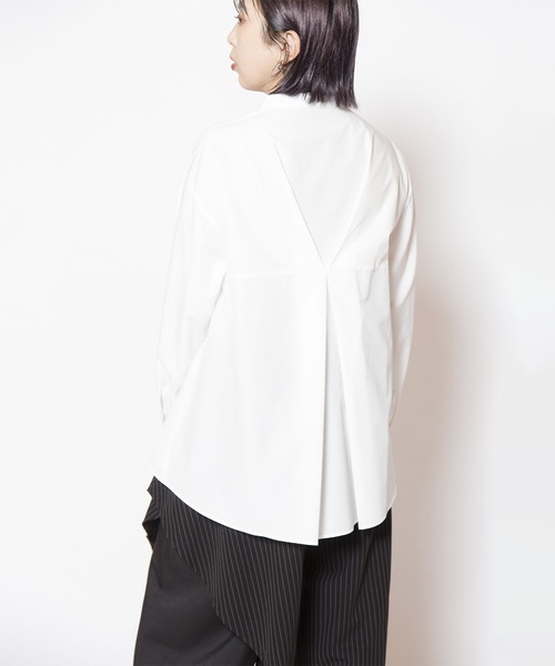 OSMOSIS(オズモーシス)の「アシンメトリーヘムブラウス(シャツ/ブラウス・レディース・ブラック/サックスブルー/ホワイト・ONE SIZE)」の7枚目の写真