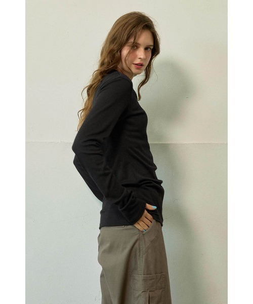 ALEXIA STAM（アリシアスタン）の「Cozy Long Sleeve Top /ベーシックロンTee（Tシャツ/カットソー・レディース・ブラック/グレー/ホワイト・M/S）」の10枚目の写真