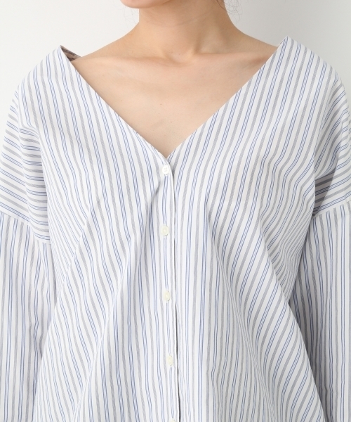 A part by（アパートバイ）の「【MORE 5月号掲載】CマルチストライプVPOシャツ 744283（シャツ/ブラウス・レディース・ホワイト/ブルー/ライトブルー・FREE）」の10枚目の写真