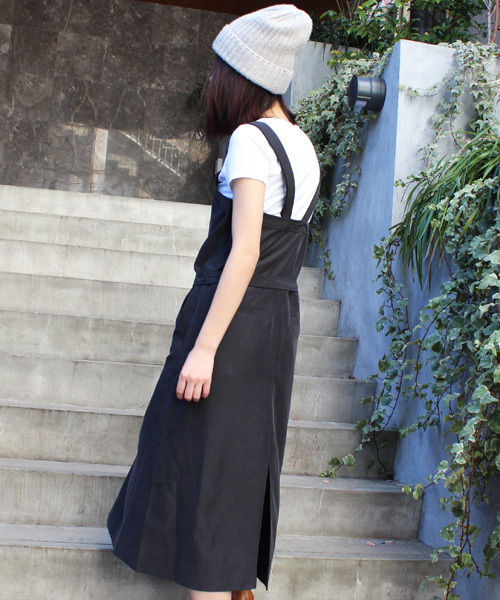 Calvin Klein（カルバン・クライン）の「エプロンミディワンピース