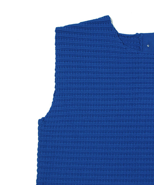 RANDA（ランダ）の「バックボタンデザインニット（ニット/セーター・レディース・ターコイズブルー/フューシャピンク/ホワイト/ブルー・FREE）」の9枚目の写真