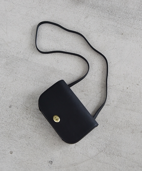 studio CLIP（スタディオクリップ）の「カラーウォレショル（ショルダーバッグ・レディース・シルバー/ブラック/イエロー/グレー系その他/レッド・FREE）」の2枚目の写真