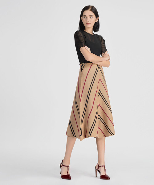 CHARLES & KEITH(チャールズ & キース)の「ティーバーポインテッドヒール / T-BAR POINTED HEELS(パンプス・レディース・オフホワイト/ブラック/レッド・24.5cm/22.5cm/23.5cm/23cm/25.5cm/25cm)」の14枚目の写真