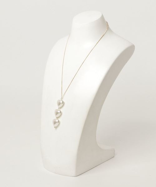 natural couture(ナチュラルクチュール)の「ぷっくりスリーハートネックレス(ネックレス・レディース・その他1/シルバー/ゴールド・FREE)」の5枚目の写真
