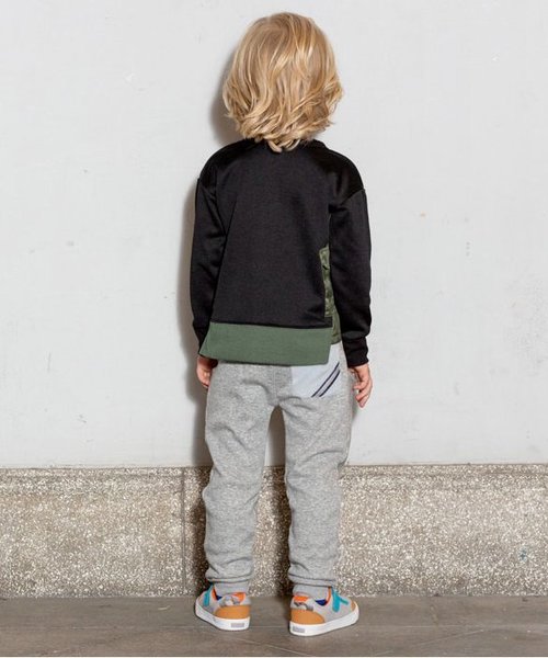 BREEZE（ブリーズ）の「ネット限定 ドッキングポケット付きトレーナー（スウェット・キッズ・ブラック/グレー・90/100/110/120/80/130/95/140）」の4枚目の写真