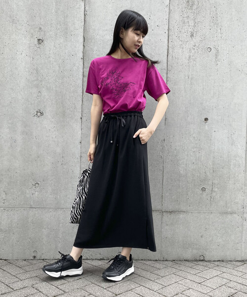 COMME CA ISM(コムサイズム)の「グラフィカル Tシャツ(Tシャツ/カットソー・レディース・イエロー/ブラック/グリーン/ホワイト/マジェンタ/ブルー・SMALL/MEDIUM/LARGE/X-LARGE)」の22枚目の写真