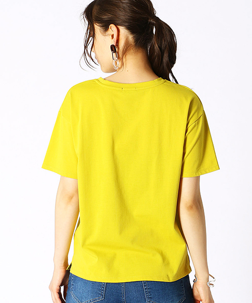 COMME CA ISM(コムサイズム)の「グラフィカル Tシャツ(Tシャツ/カットソー・レディース・イエロー/ブラック/グリーン/ホワイト/マジェンタ/ブルー・SMALL/MEDIUM/LARGE/X-LARGE)」の8枚目の写真